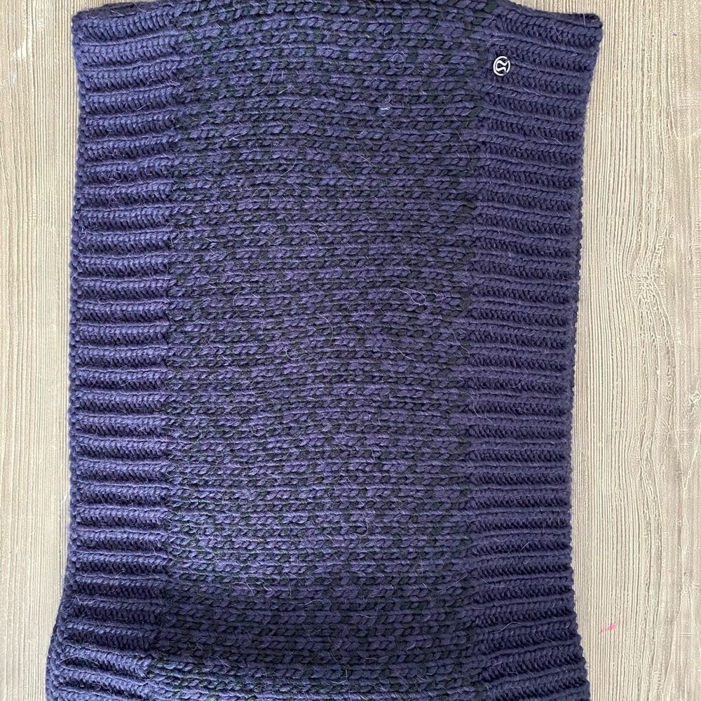 Lululemon Plum Purple Knitted infinity scarf